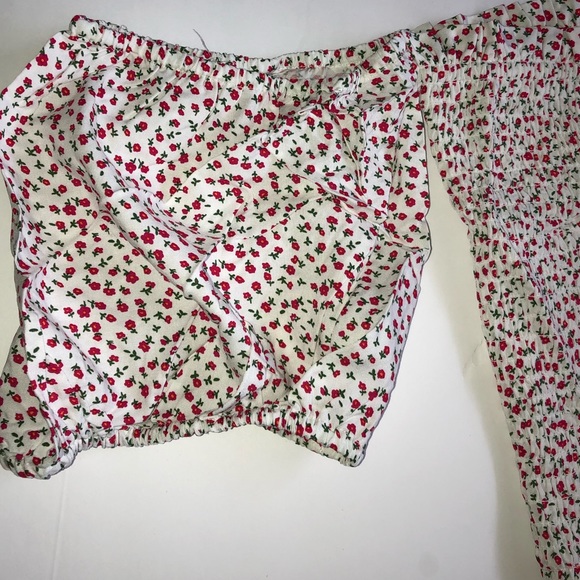 Smocked floral off the shoulder crop top blouse - Picture 6 of 7